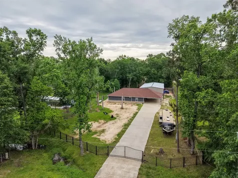 90 County Road 3563 Cleveland TX 77357
