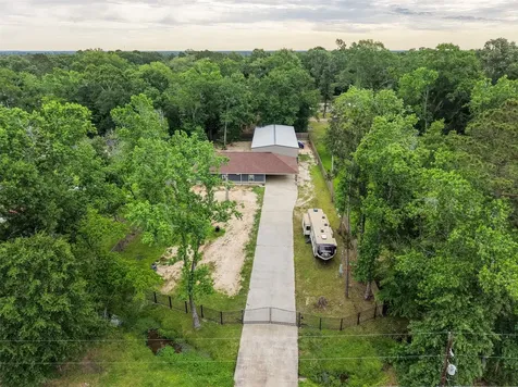 90 County Road 3563 Cleveland TX 77357
