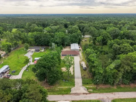 90 County Road 3563 Cleveland TX 77357