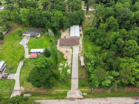 90 County Road 3563 Cleveland TX 77357
