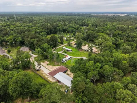 90 County Road 3563 Cleveland TX 77357