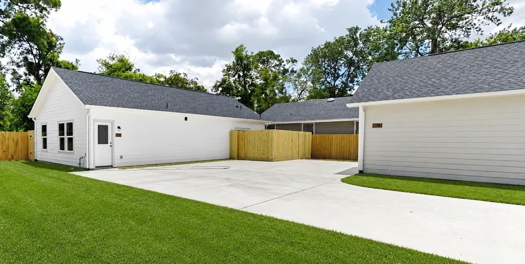 8614 Peach Tree Street B Houston TX 77016