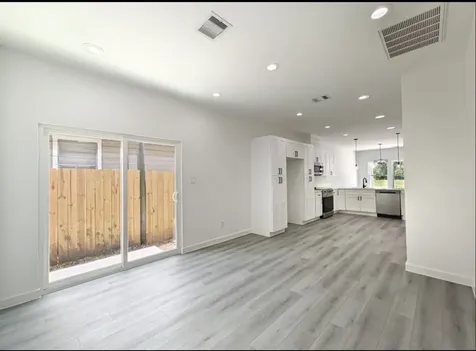 8614 Peach Tree Street B Houston TX 77016