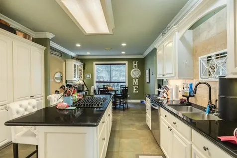 204 Arrowhead Drive Lake Jackson TX 77566
