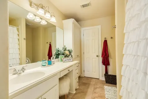 204 Arrowhead Drive Lake Jackson TX 77566