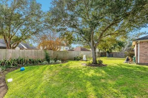 204 Arrowhead Drive Lake Jackson TX 77566