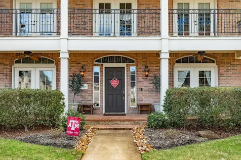 204 Arrowhead Drive Lake Jackson TX 77566