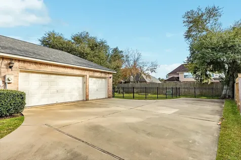 204 Arrowhead Drive Lake Jackson TX 77566