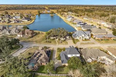 204 Arrowhead Drive Lake Jackson TX 77566