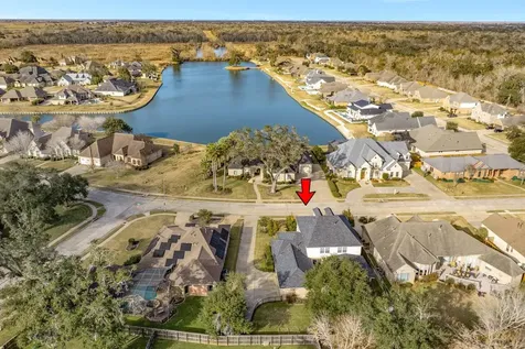 204 Arrowhead Drive Lake Jackson TX 77566