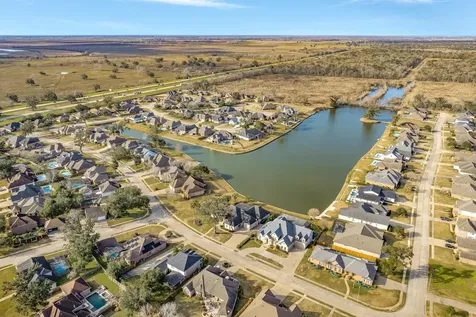 204 Arrowhead Drive Lake Jackson TX 77566