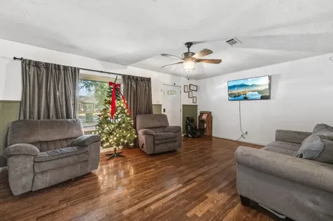 412 Dunnam Avenue Cleveland TX 77327