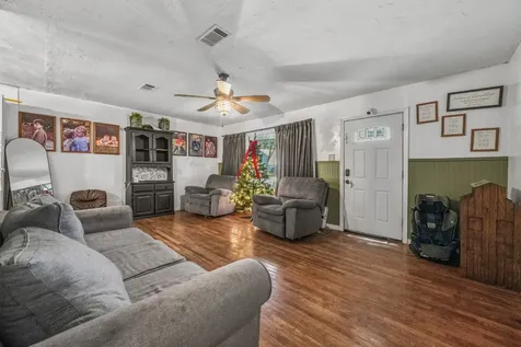 412 Dunnam Avenue Cleveland TX 77327