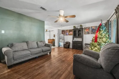 412 Dunnam Avenue Cleveland TX 77327