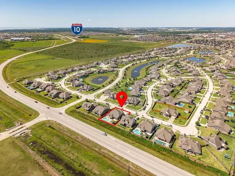 9810 Santa Anita Drive Mont Belvieu TX 77523