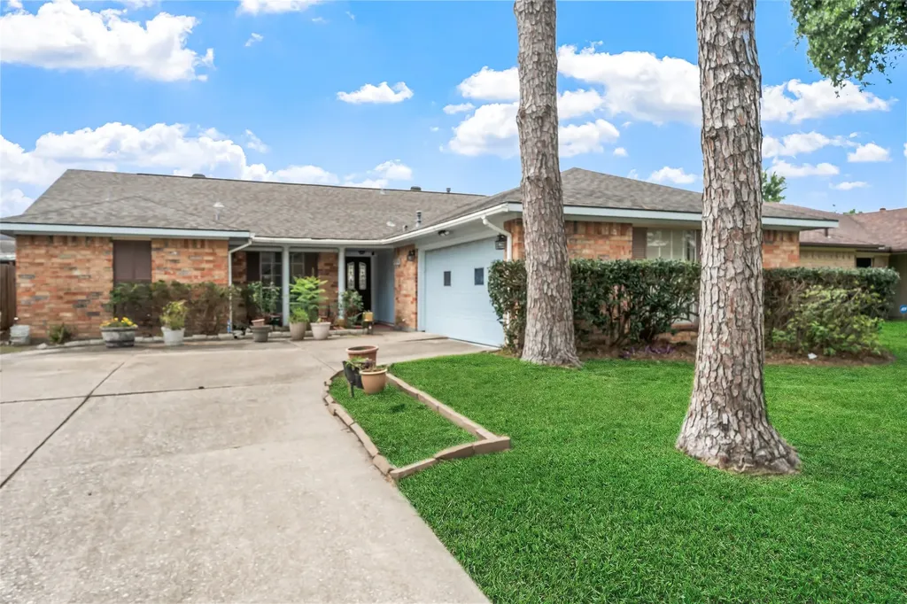 5523 Greenhill Forest Drive Houston TX 77088
