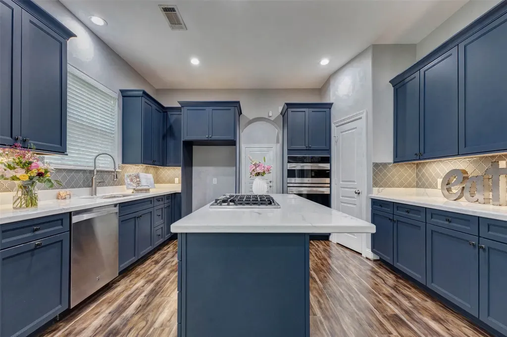 9 Versante Court Houston TX 77070