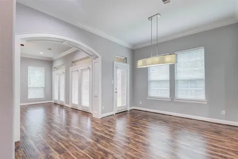 9 Versante Court Houston TX 77070