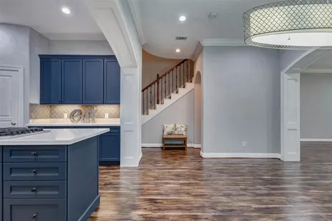 9 Versante Court Houston TX 77070