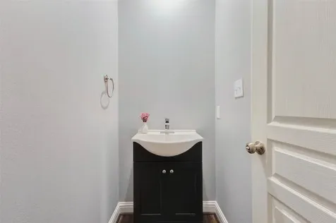 9 Versante Court Houston TX 77070