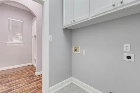 9 Versante Court Houston TX 77070
