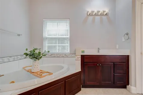9 Versante Court Houston TX 77070