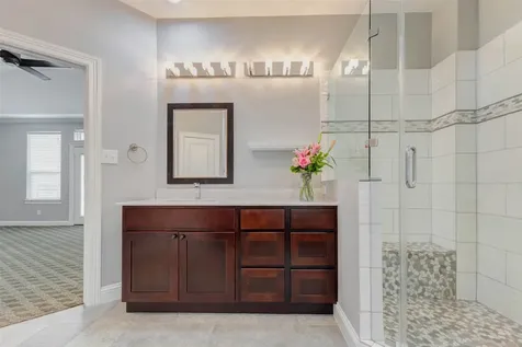 9 Versante Court Houston TX 77070