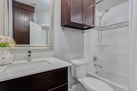 9 Versante Court Houston TX 77070