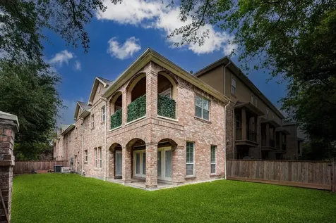 9 Versante Court Houston TX 77070