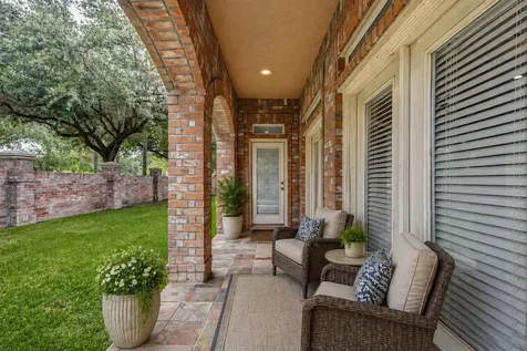 9 Versante Court Houston TX 77070