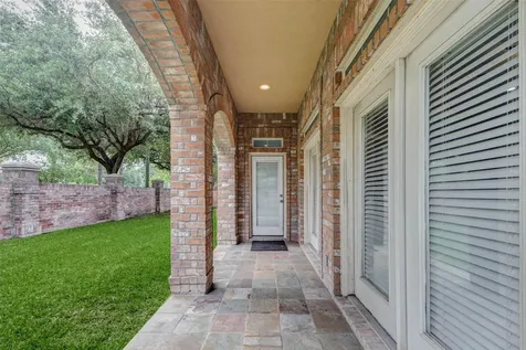 9 Versante Court Houston TX 77070