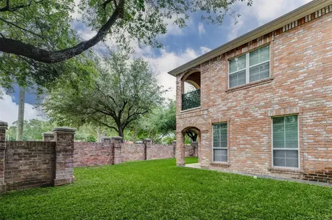 9 Versante Court Houston TX 77070