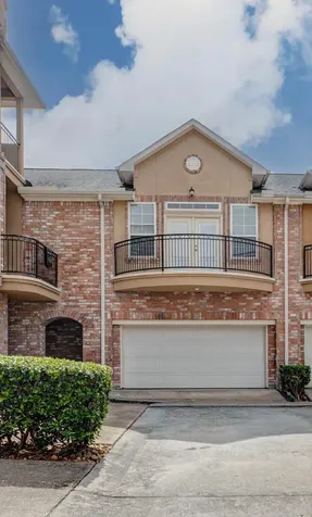 9 Versante Court Houston TX 77070