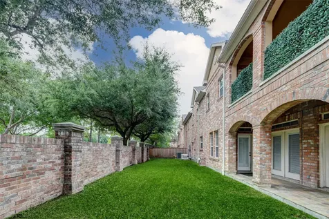 9 Versante Court Houston TX 77070