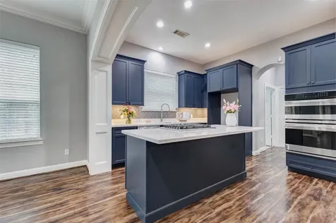 9 Versante Court Houston TX 77070