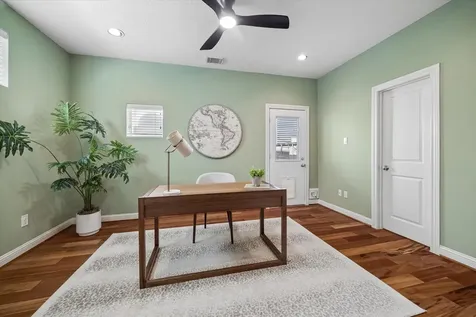 5610 Kiam Street B Houston TX 77007