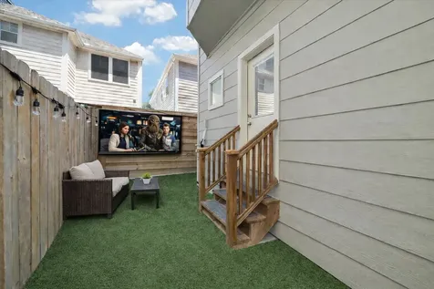 5610 Kiam Street B Houston TX 77007