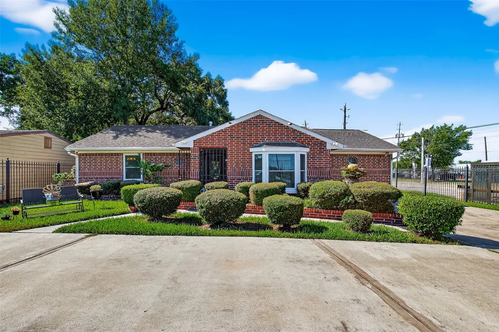 5102 Cortelyou Lane Houston TX 77021