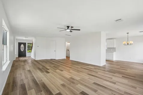 4419 Crossvine Avenue Baytown TX 77521