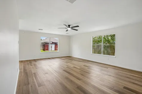 4419 Crossvine Avenue Baytown TX 77521