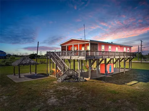 981 Dolly Street Gilchrist TX 77617