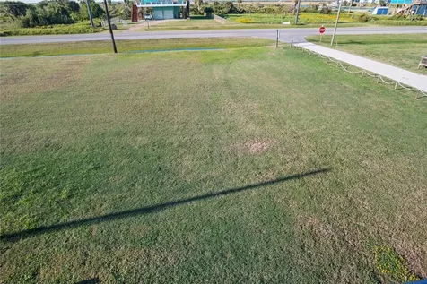 981 Dolly Street Gilchrist TX 77617