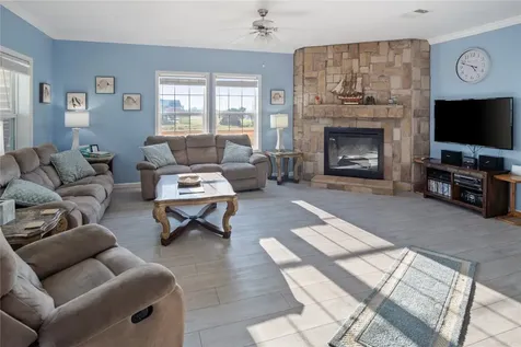 981 Dolly Street Gilchrist TX 77617