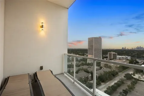 4521 San Felipe Street 1903 Houston TX 77027