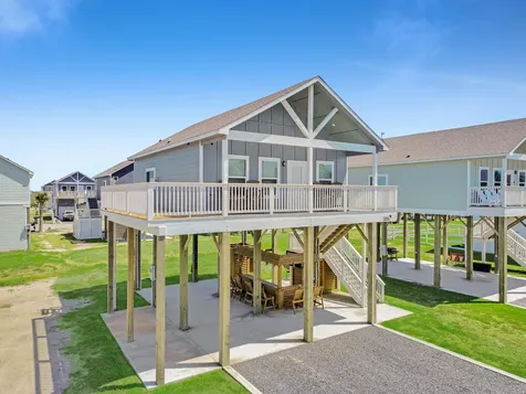 1094 Shady Lane Gilchrist TX 77617