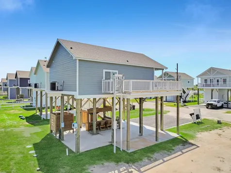 1094 Shady Lane Gilchrist TX 77617
