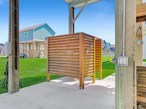 1094 Shady Lane Gilchrist TX 77617