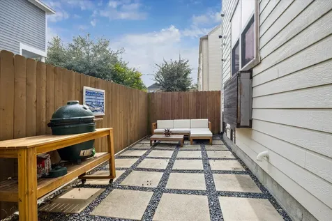 1604 W 24th Street Houston TX 77008