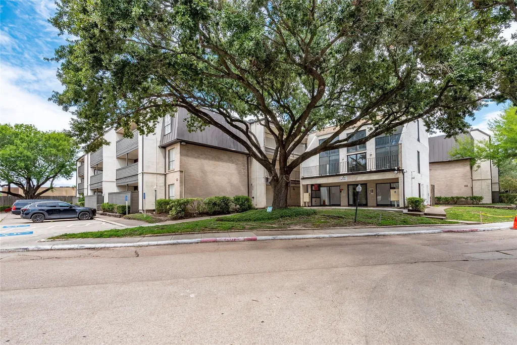 3005 Walnut Bend Lane 12 Houston TX 77042