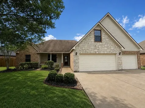 1448 S Bluebonnet Lane Angleton TX 77515